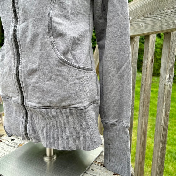 Lululemon ⎮ Grey scuba hoodie - Picture 5 of 8